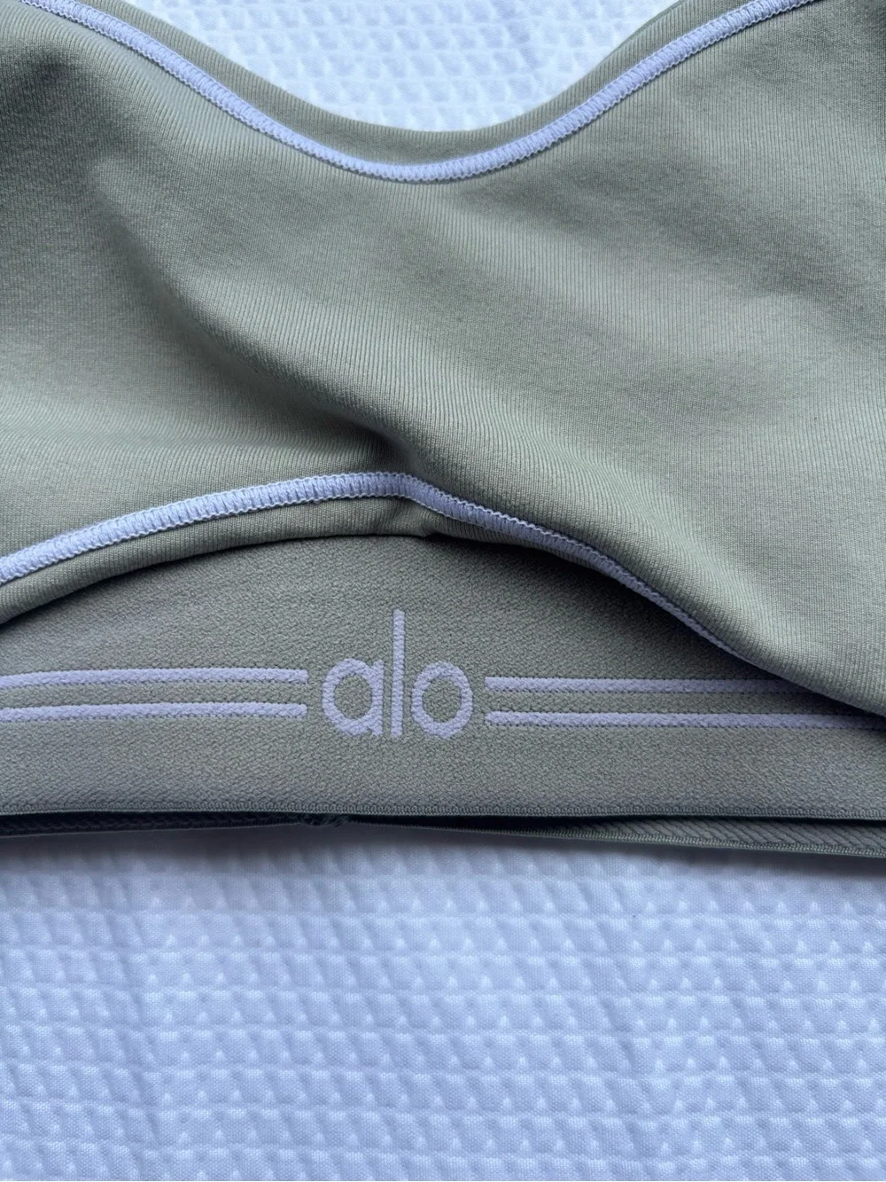 Alo Airbrush Heart Throb Limestone Sage Seamless Sports Bra